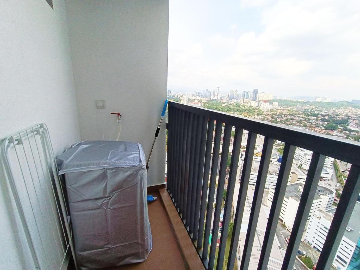 Netflix # Sky Suite Near Jaya One By Salaam Suites, 2 Pax Петалинг Джая Екстериор снимка